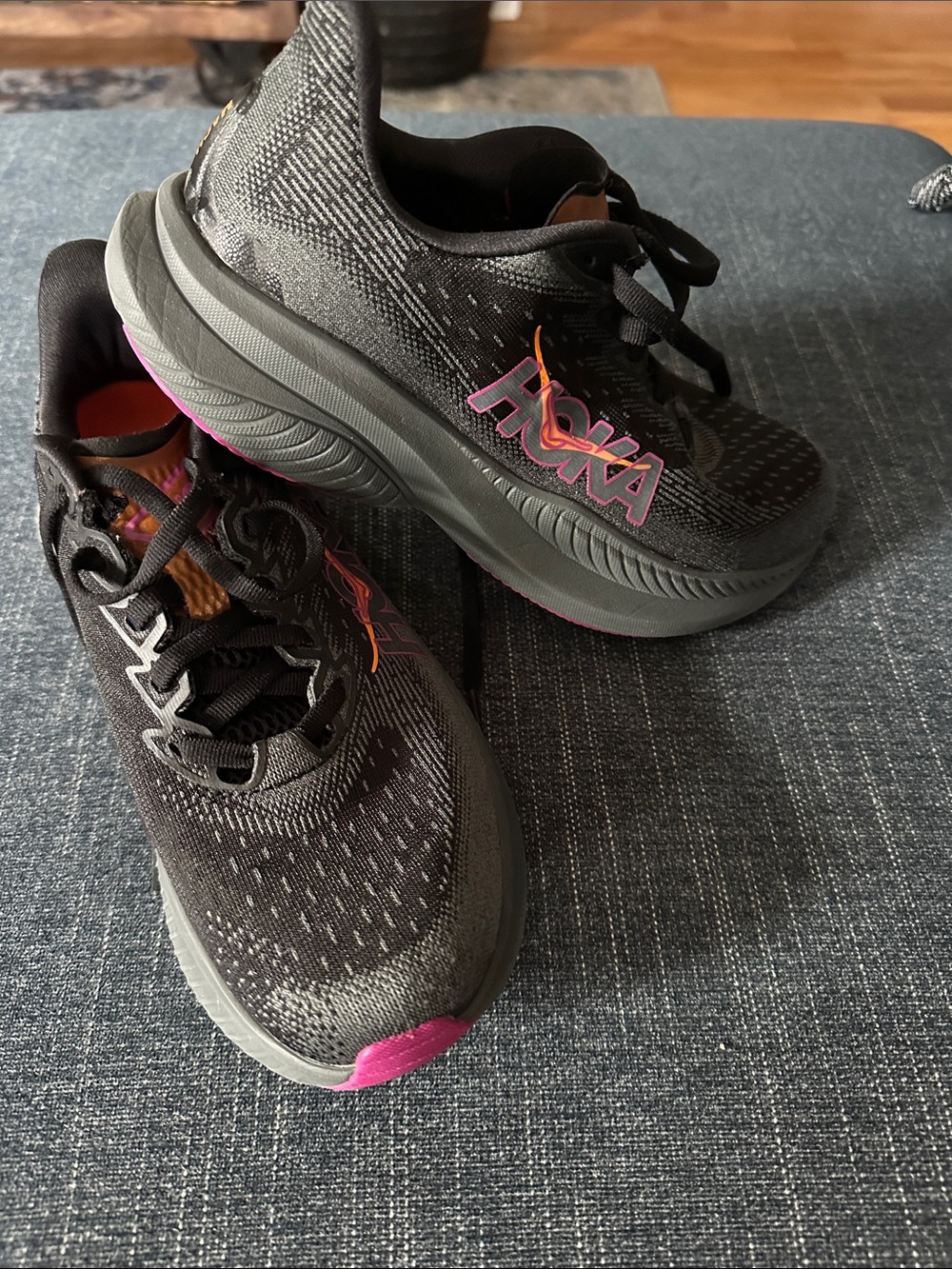 Hoka Mach 6 Women's Black Running Sneakers with Pink Logo